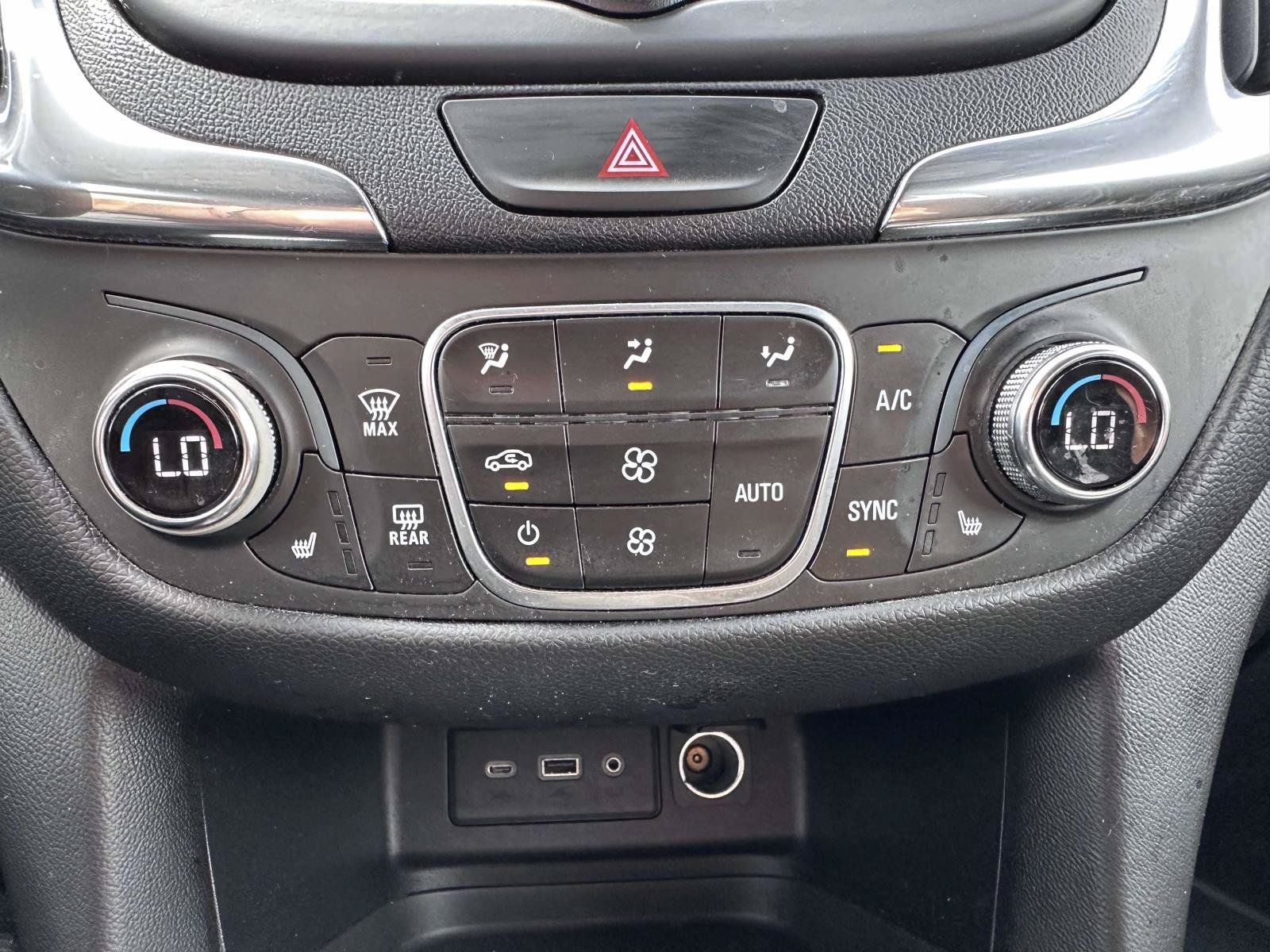 Used 2020 Chevrolet Equinox LT FWD image 24