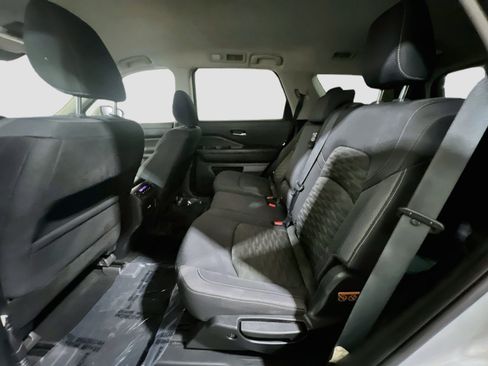 Used 2022 Nissan Pathfinder SV FWD image 16