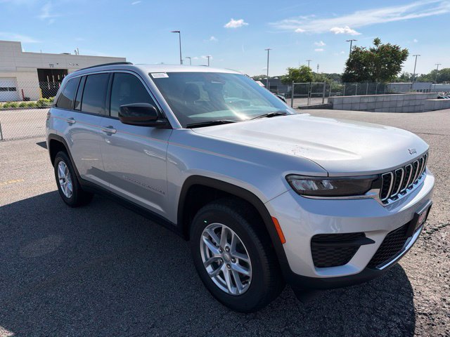New 2026 Jeep Grand Cherokee Laredo AWD/4WD image 1
