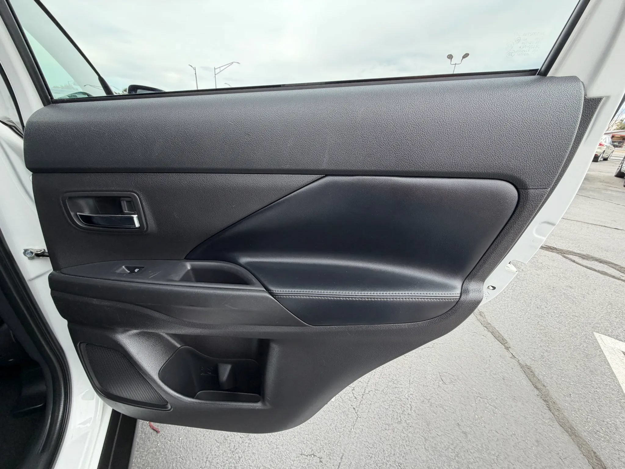 Used 2020 Mitsubishi Outlander SEL AWD/4WD image 18