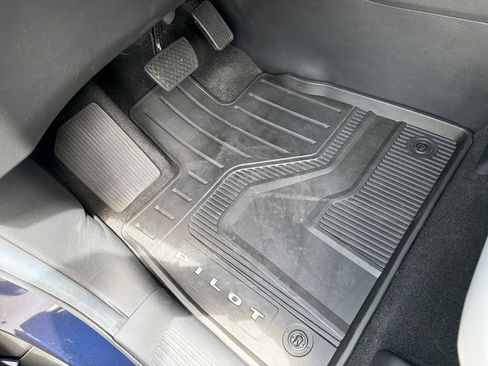 Used 2025 Honda Pilot Touring image 17