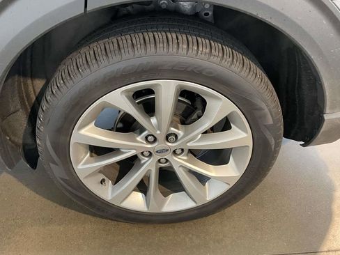 Used 2021 Ford Explorer Platinum w/ Equipment Group 601A AWD/4WD image 9