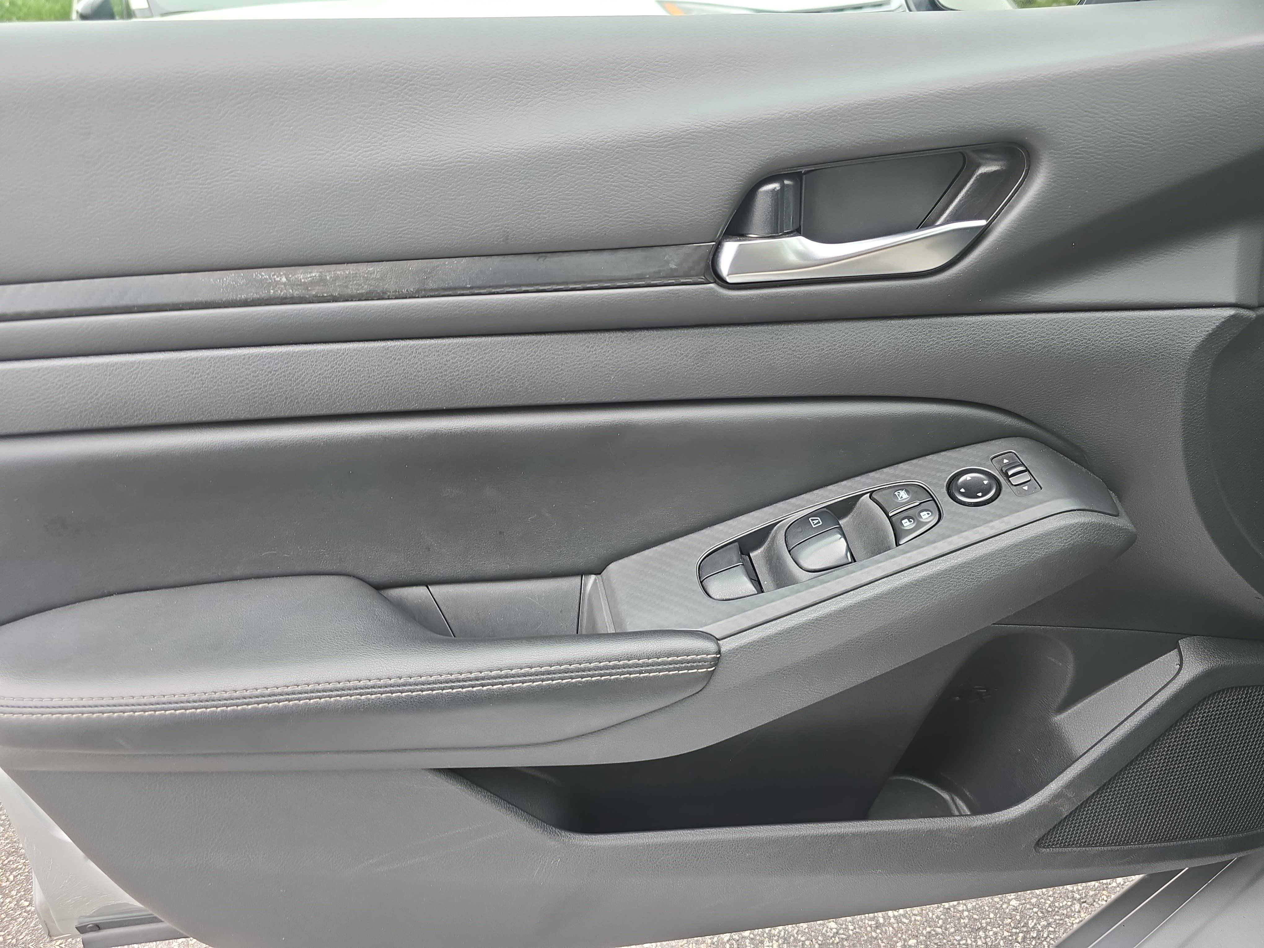 Used 2025 Nissan Altima 2.5 SV FWD image 25