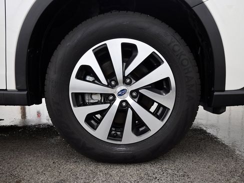 Used 2022 Subaru Outback Premium image 31