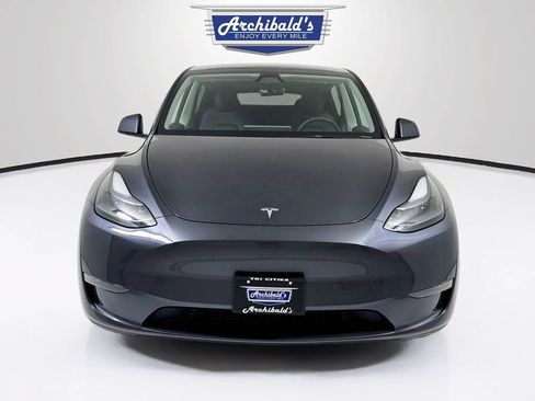 Used 2023 Tesla Model Y Long Range AWD/4WD image 2