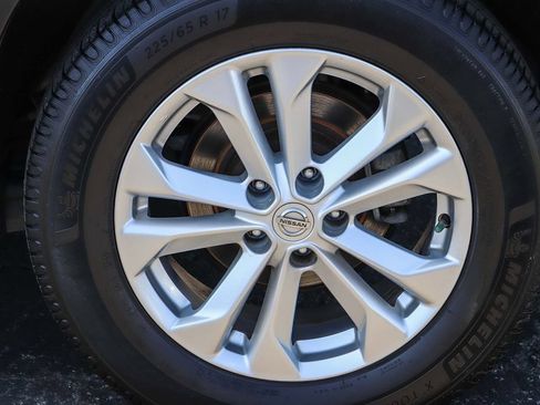Used 2016 Nissan Rogue SV FWD image 14
