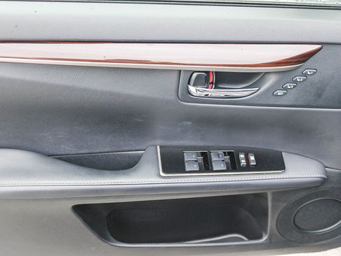 Used 2017 Lexus ES 300h image 21