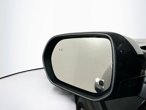 Used 2025 Chevrolet Equinox LT AWD/4WD image 16