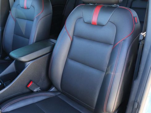 Used 2024 Chevrolet Trax RS w/ Sunroof Package image 14