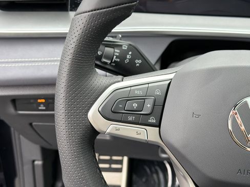 New 2026 Volkswagen Tiguan SE R-Line image 27