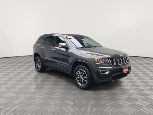 Used 2017 Jeep Grand Cherokee Limited w/ Trailer Tow Group IV image 33