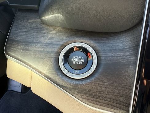 New 2025 Jeep Grand Cherokee L Limited w/ Luxury Tech Group II image 20