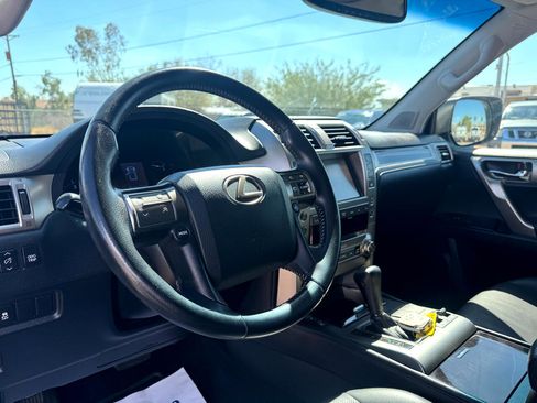 Used 2017 Lexus GX 460 image 19
