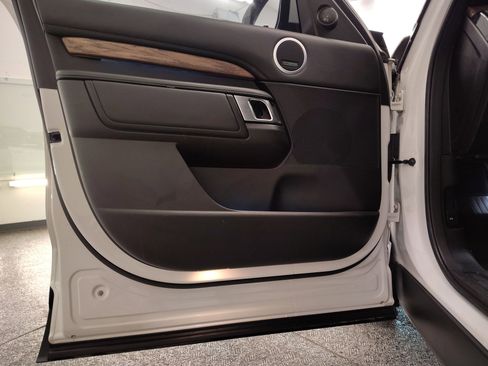 Used 2018 Land Rover Discovery HSE Luxury image 20