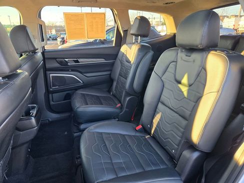 Used 2021 Kia Telluride SX w/ SX Prestige Package image 30