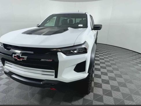 Certified 2026 Chevrolet Colorado ZR2 w/ Technology Package AWD/4WD image 3