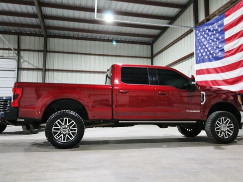 Used 2017 Ford F250 Lariat w/ Lariat Ultimate Package AWD/4WD image 13