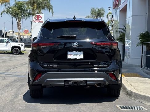 Certified 2026 Toyota Highlander Limited AWD/4WD image 6