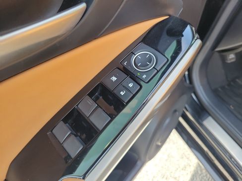 Used 2018 Lexus IS 300 w/ Premium Package RWD image 20