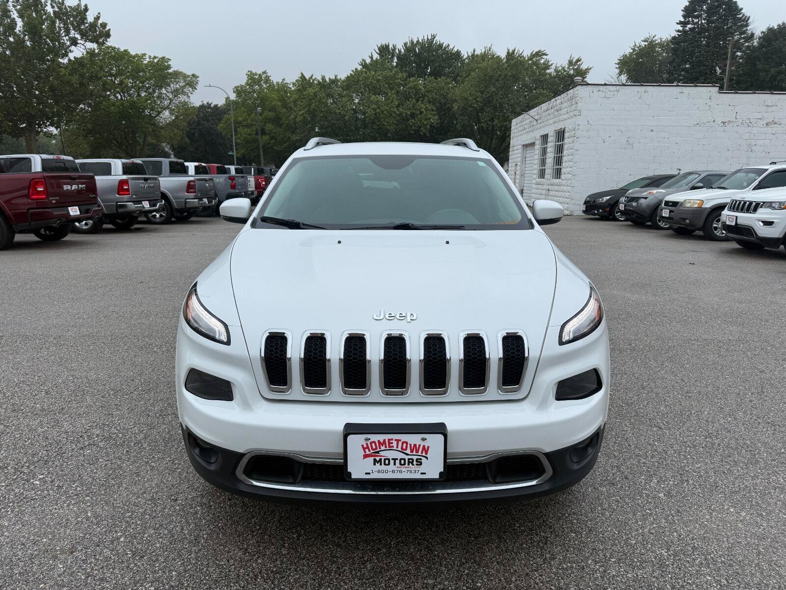 Used 2015 Jeep Cherokee Limited w/ Luxury Group AWD/4WD image 2