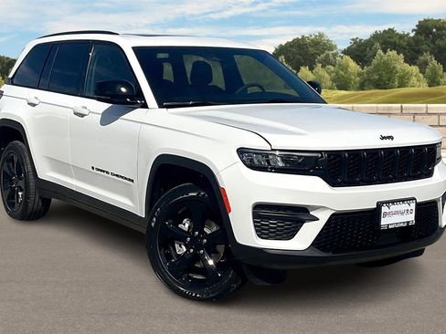 New 2025 Jeep Grand Cherokee Altitude image 2