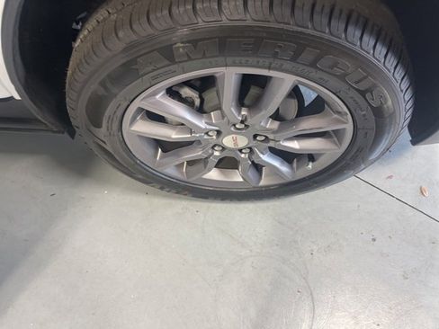 Used 2023 GMC Terrain SLT image 31