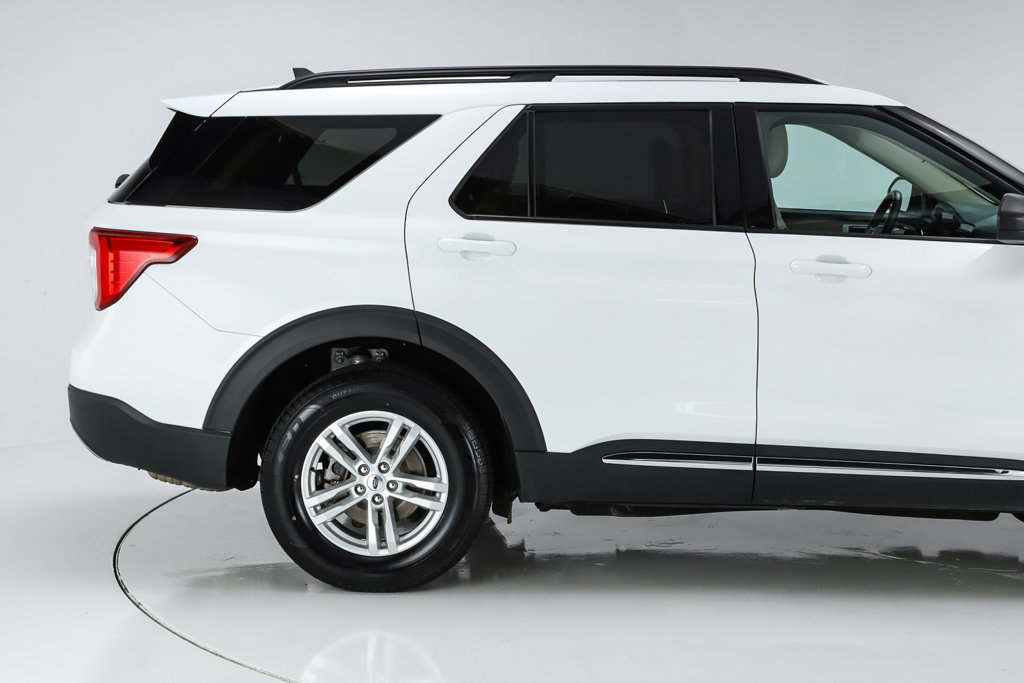 Used 2023 Ford Explorer XLT w/ Equipment Group 202A AWD/4WD image 16