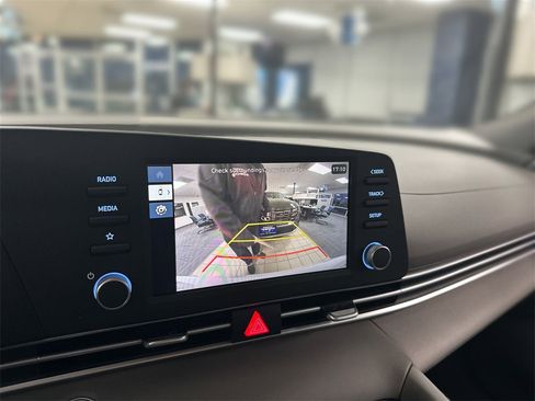 Used 2025 Hyundai Elantra Sport image 22