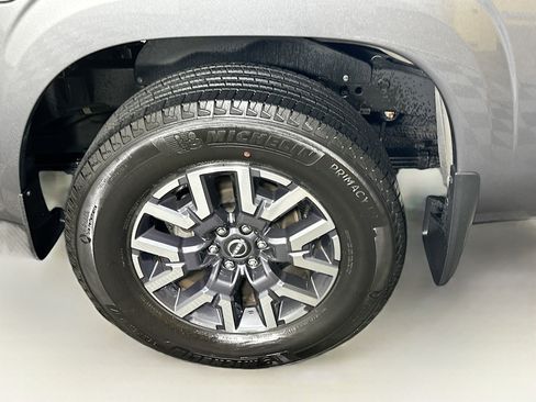 Used 2024 Nissan Frontier SL w/ Technology Package RWD image 11