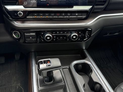 Used 2024 GMC Sierra 1500 SLT w/ SLT Premium Plus Package AWD/4WD image 8