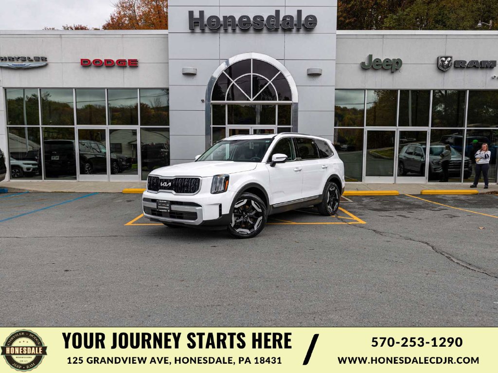 Used 2024 Kia Telluride EX w/ EX Captain's Chair Package AWD/4WD image 1