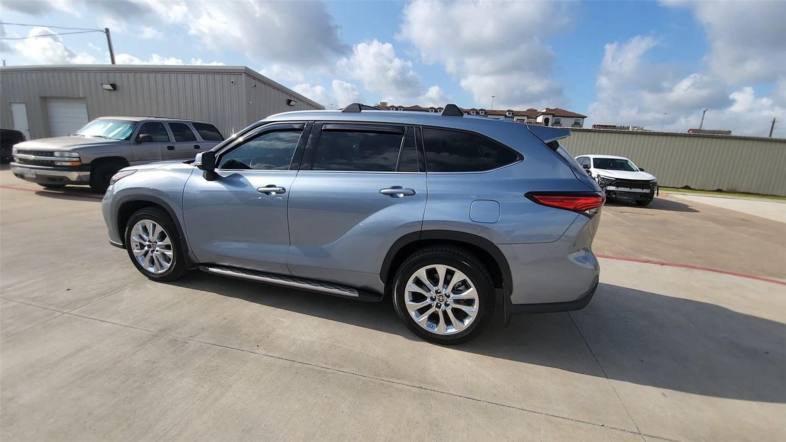 Used 2021 Toyota Highlander Limited FWD image 6