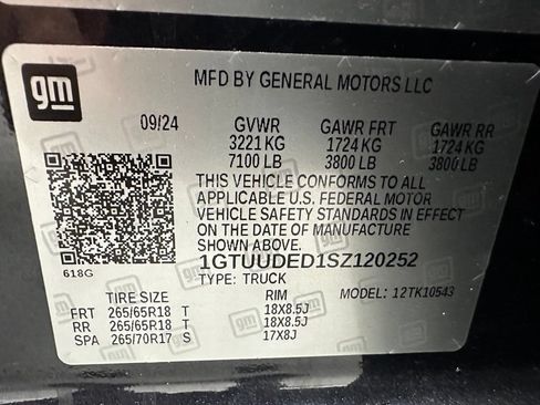 Used 2025 GMC Sierra 1500 SLT AWD/4WD image 11