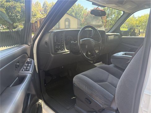 Used 2005 Chevrolet Silverado 3500 LS w/ Heavy-Duty Power Package AWD/4WD image 10