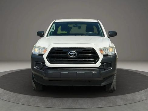 Used 2016 Toyota Tacoma SR RWD image 2