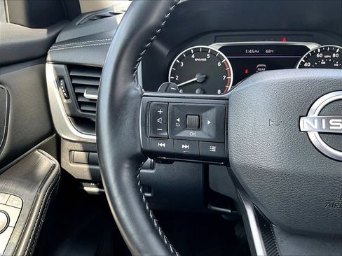 Used 2025 Nissan Rogue SV AWD/4WD image 15