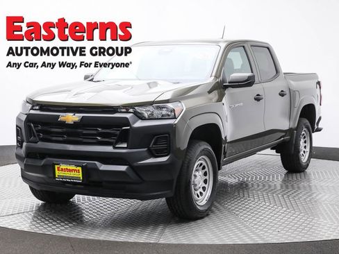 Used 2024 Chevrolet Colorado W/T RWD image 1