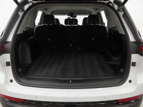 Used 2023 Jeep Grand Cherokee Limited w/ Luxury Tech Group II image 32