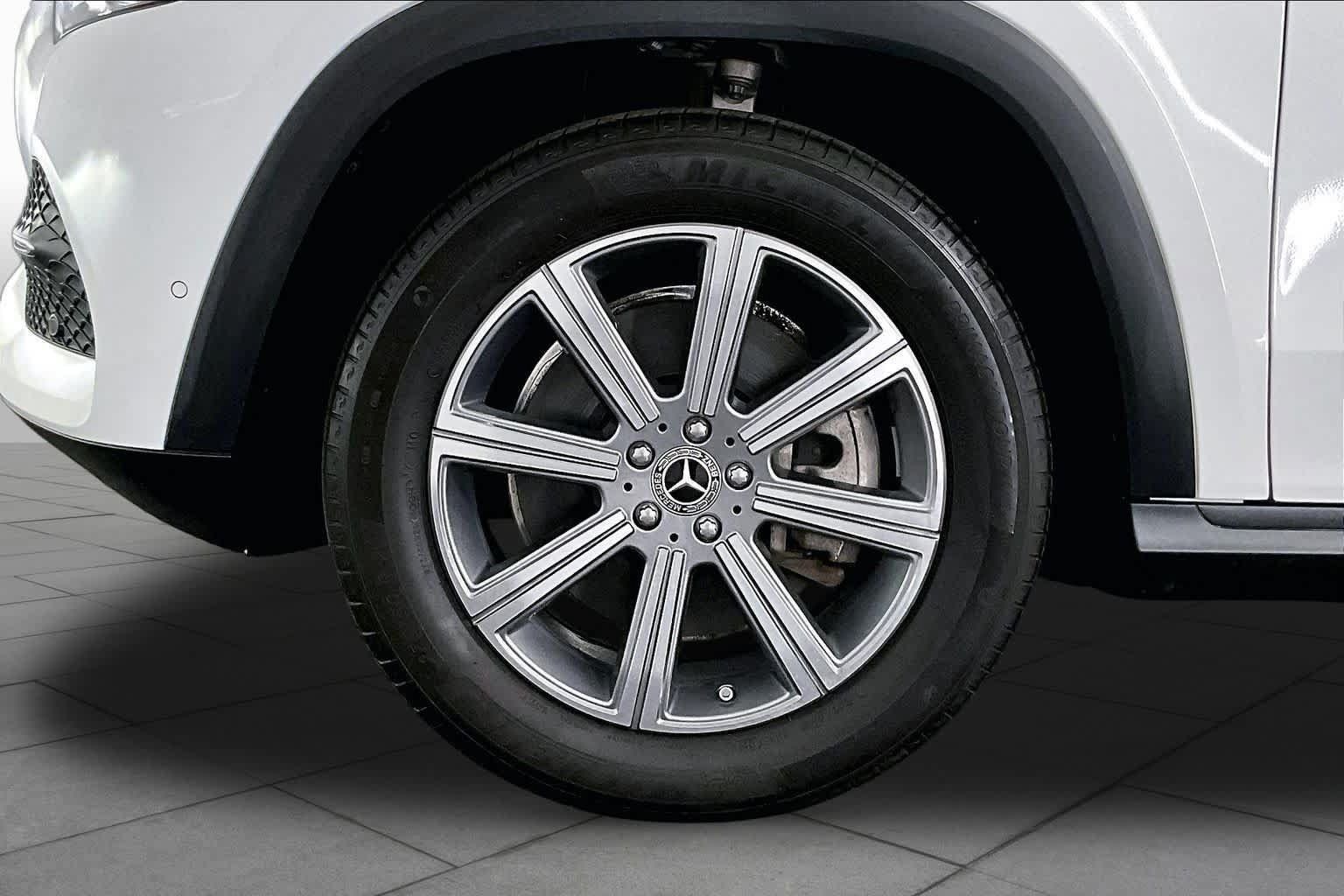 Used 2023 Mercedes-Benz GLS 450 4MATIC image 11