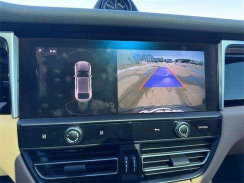 Used 2022 Porsche Macan image 22