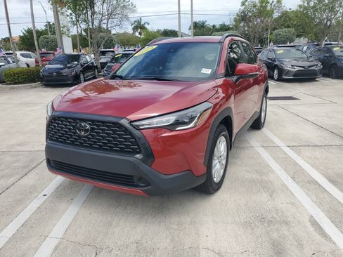 Certified 2022 Toyota Corolla Cross LE w/ Moonroof Package FWD image 7