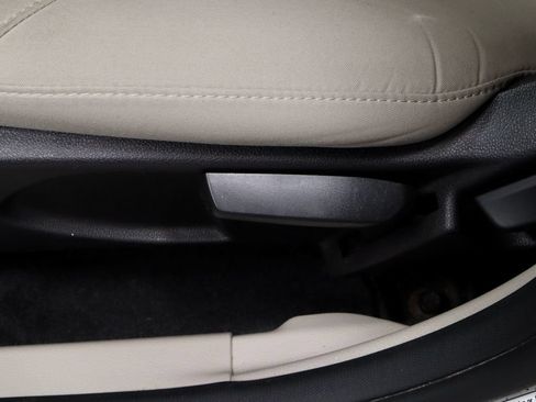 Used 2017 Ford Focus SE w/ Cold Weather Package FWD image 25