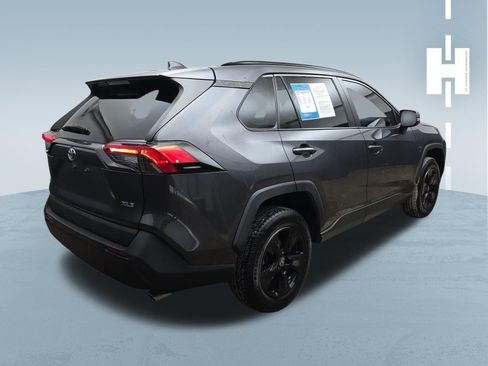 Used 2021 Toyota RAV4 XLE w/ Convenience Package FWD image 4