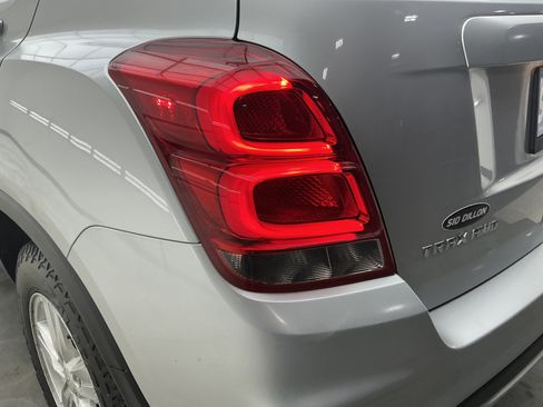 Used 2017 Chevrolet Trax LT w/ LT Convenience Package image 22