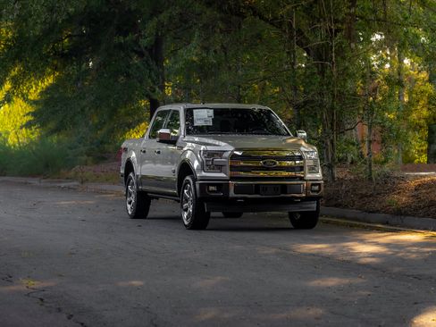 Used 2017 Ford F150 King Ranch w/ Equipment Group 601A Luxury AWD/4WD image 46