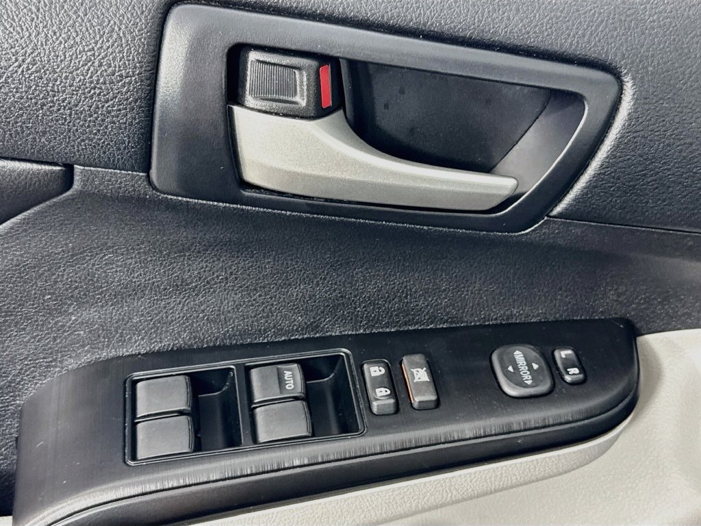 Used 2014 Toyota Camry LE FWD image 16