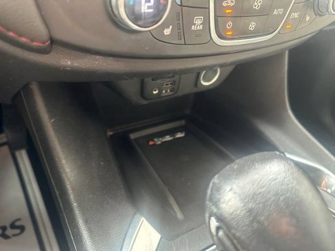 Used 2022 Chevrolet Traverse RS FWD image 42