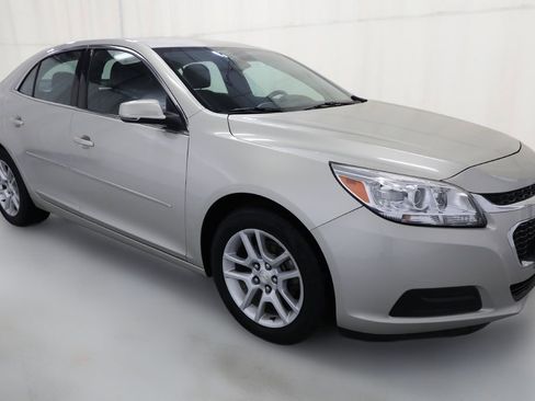 Used 2016 Chevrolet Malibu LT w/ Power Convenience Package image 16