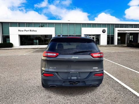 Used 2017 Jeep Cherokee Latitude w/ Cold Weather Group image 7