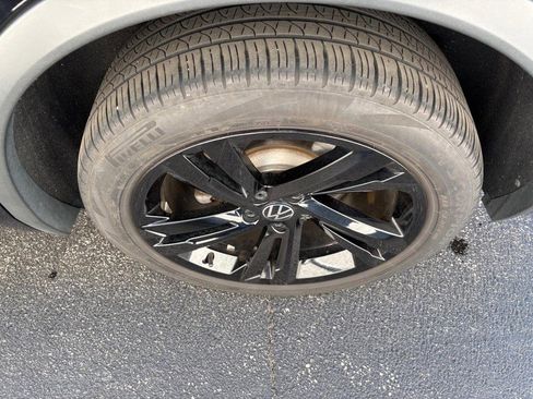 Used 2023 Volkswagen Tiguan SE R-Line AWD/4WD image 9